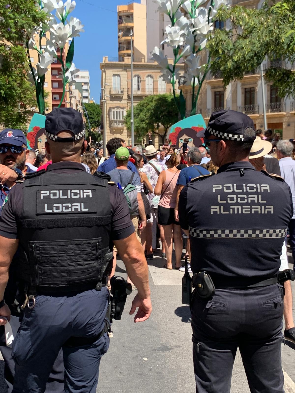 Imagen de la noticia: San Vicente recupera su pista polideportiva y la Policía Local renueva su sistema informático