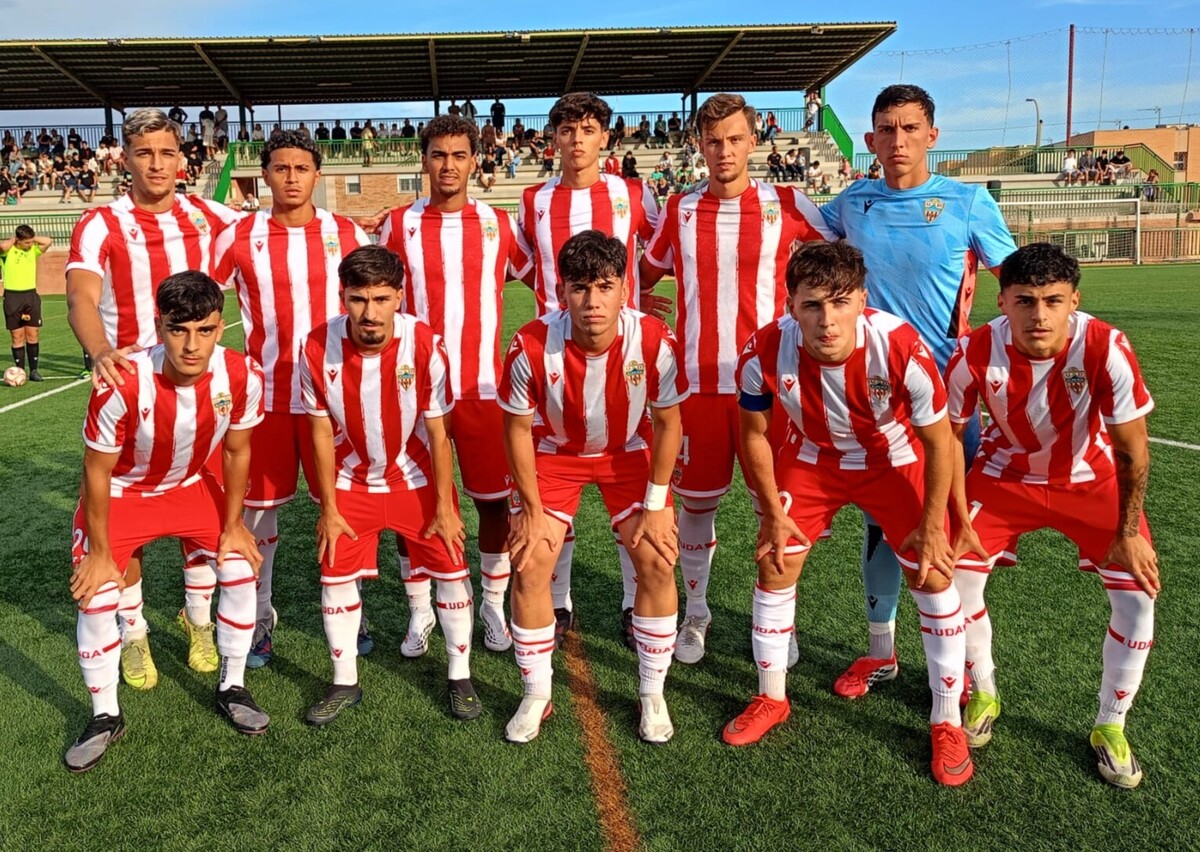 Imagen de la noticia: El juvenil A de la UD Almería gana 3-2 al Betis y duerme segundo