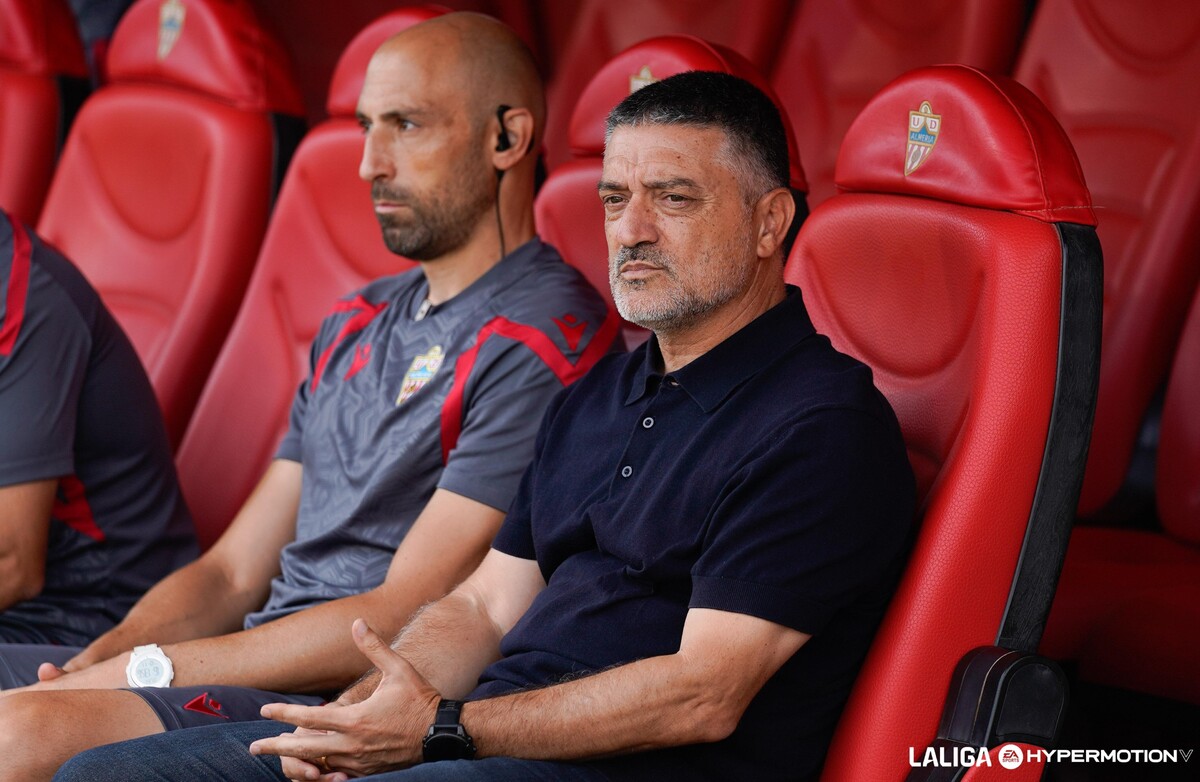 Imagen de la noticia: El Almería suma su sexta victoria seguida y entra en ascenso directo