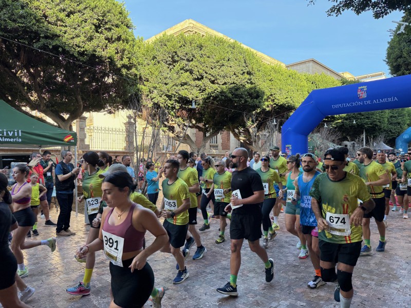 Imagen de la noticia: Domingo Heredia y Paula Ramírez ganan la III Carrera Solidaria de la Guardia Civil