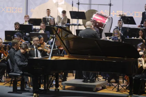 Imagen de la noticia: La OCAL celebra sus 25 años con un concierto de Falla junto a Javier Perianes