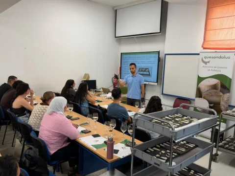 Image for the story: IFAPA trains hospitality workers and students in Almería on Andalusian cheeses