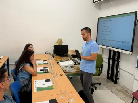 Image for the story: IFAPA trains hospitality workers and students in Almería on Andalusian cheeses