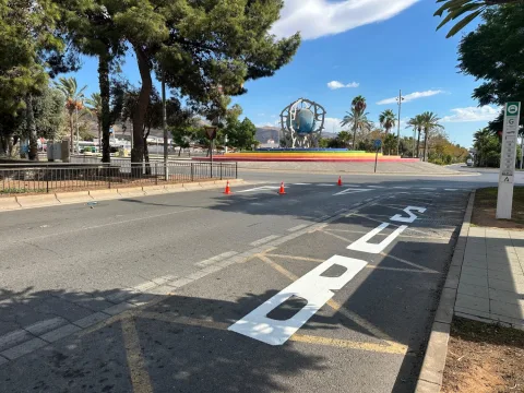 Imagen de la noticia: Vícar repinta la señalización de ocho kilómetros de la N-340 entre El Parador y El Cosario