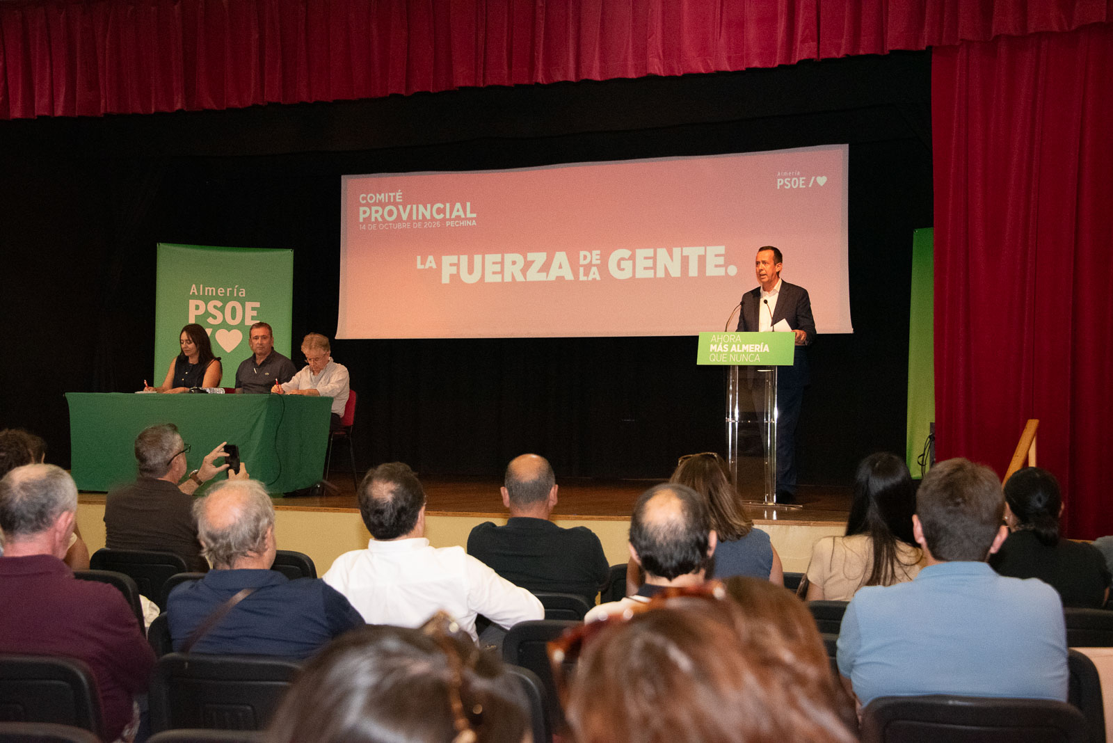 Imagen de la noticia: José María Martín encabezará la lista del PSOE al Senado y Anabel Mateos, la del Congreso