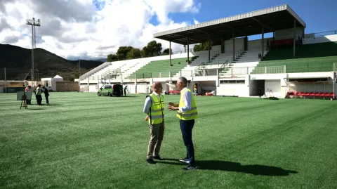 Imagen de la noticia: Olula del Río renueva el césped de su campo de fútbol con 300.000 euros de la Diputación