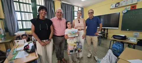 Image for the story: Vícar awards five students for their drawings on sustainable mobility
