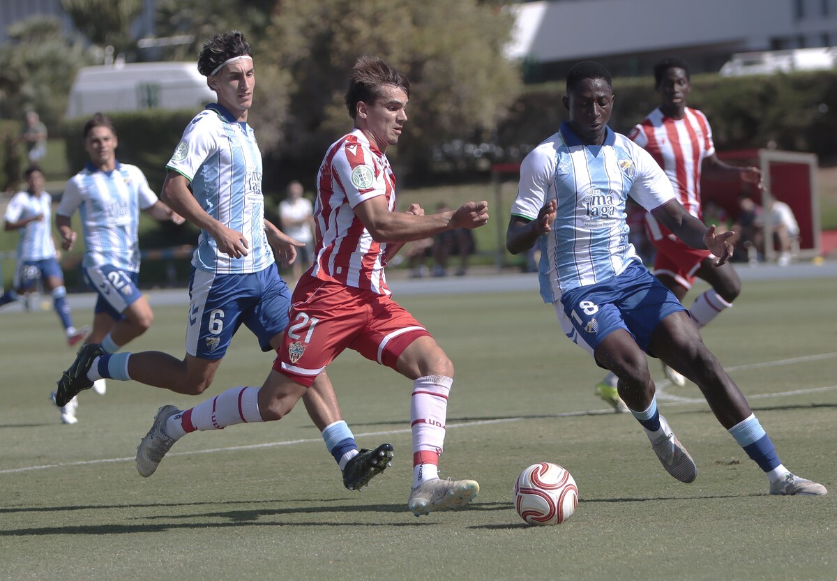 Imagen de la noticia: El Almería B busca afianzarse en el play-off ante el Recreativo de Granada