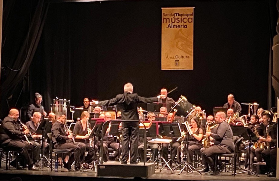 Imagen de la noticia: La Banda Municipal arranca su ciclo de otoño en el Apolo con un viaje musical entre España e Hispanoamérica