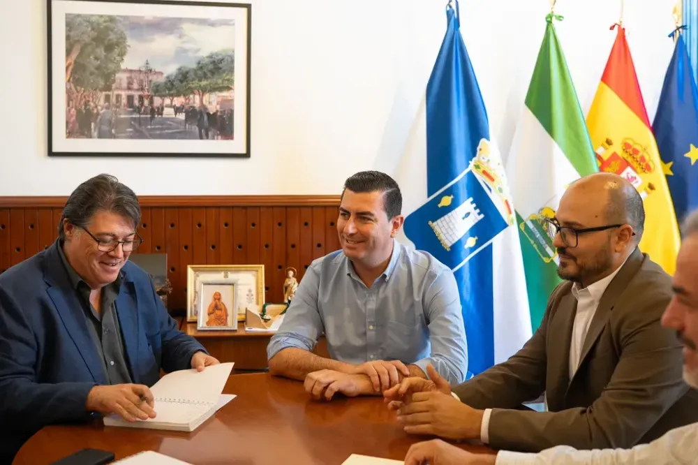 Imagen de la noticia: Níjar y Endesa abordan los cortes de luz del verano con nuevas obras en la red eléctrica
