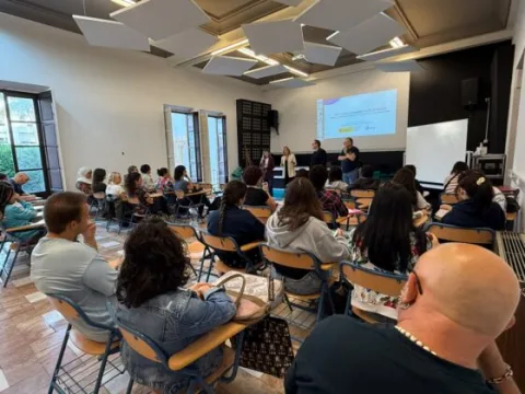 Imagen de la noticia: El ciclo de talleres Erasmus Emprendedores se cierra en la Escuela de Arte con 13 centros participantes