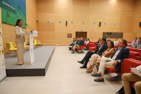 Imagen de la noticia: El IFAPA participa en El Ejido en una jornada sobre cómo convertir restos hortícolas en nuevos recursos