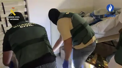 Imagen de la noticia: La Guardia Civil detiene en el puerto de Almería a tres sospechosos del asesinato de un policía belga