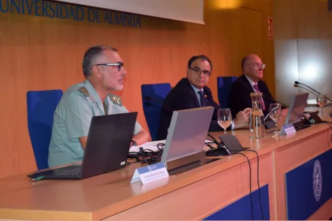 Imagen de la noticia: La Universidad de Almería reúne a expertos para debatir el papel de la provincia en la defensa europea