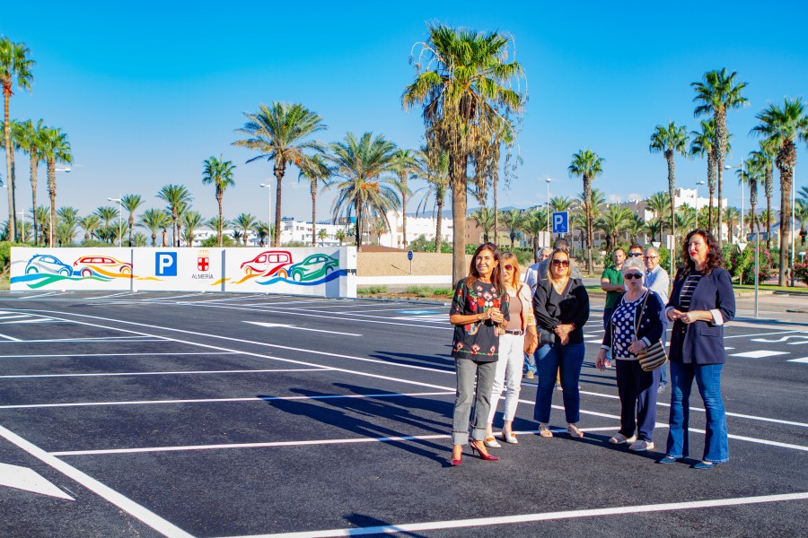 Imagen de la noticia: Retamar-El Toyo estrena un aparcamiento público con 93 plazas en la calle Juegos de Casablanca