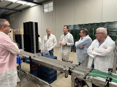 Imagen de la noticia: El alcalde de Níjar visita explotaciones agrícolas y cifra en 800 millones el peso del sector