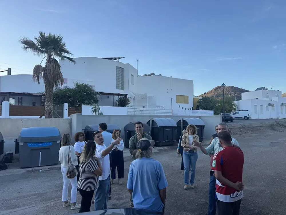 Imagen de la noticia: El Pozo de los Frailes traslada al Ayuntamiento de Níjar sus demandas en un encuentro con una treintena de vecinos