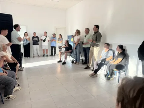 Imagen de la noticia: El Pozo de los Frailes traslada al Ayuntamiento de Níjar sus demandas en un encuentro con una treintena de vecinos