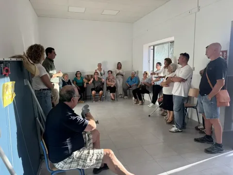 Imagen de la noticia: El Pozo de los Frailes traslada al Ayuntamiento de Níjar sus demandas en un encuentro con una treintena de vecinos
