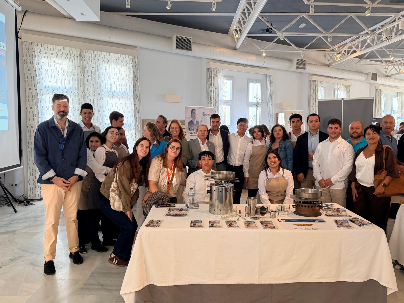Imagen de la noticia: La Cámara de Almería conecta empresas y centros de FP en la feria de Mojácar