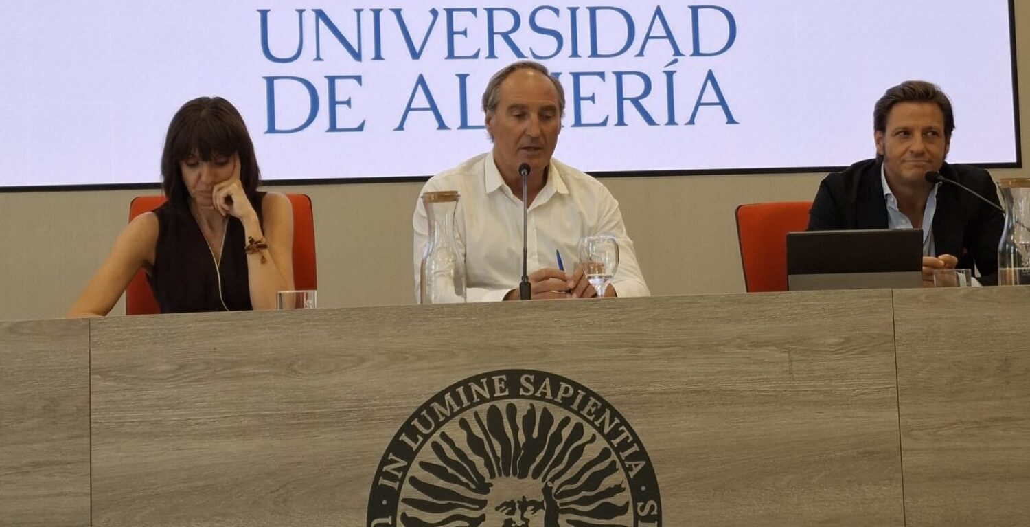 Imagen de la noticia: Vícar aborda el cáncer de mama con dos especialistas el 28 de octubre