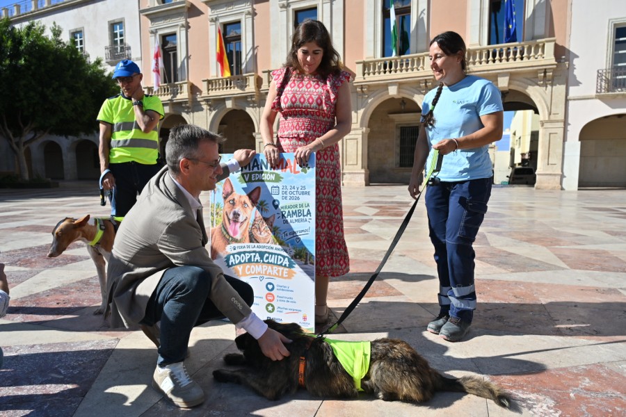 Imagen de la noticia: AlmAnimal llega al centro de Almería con desfiles de adopción