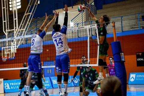 Imagen de la noticia: Unicaja Costa de Almería gana en Benidorm su primer partido