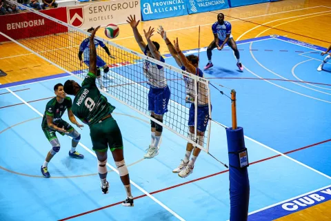 Imagen de la noticia: Unicaja Costa de Almería gana en Benidorm su primer partido