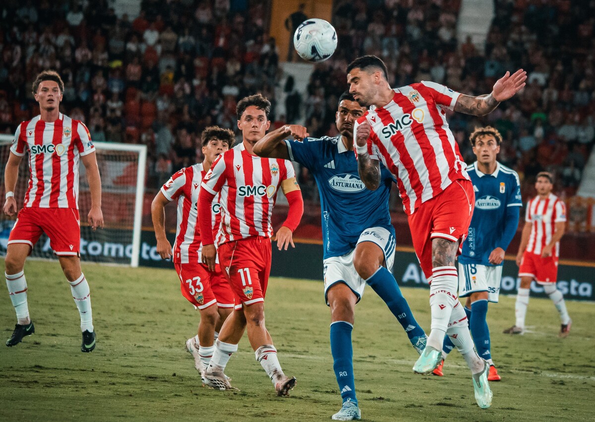 Imagen de la noticia: El Almería encadena tres partidos fuera y debuta en la Copa