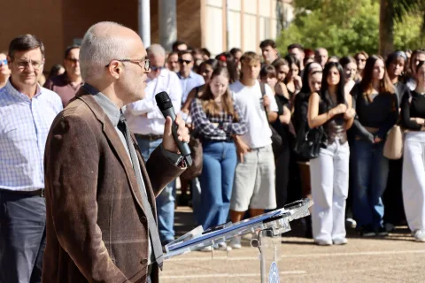 Imagen de la noticia: Medio millar de personas arropan el minuto de silencio de la UAL por Urda