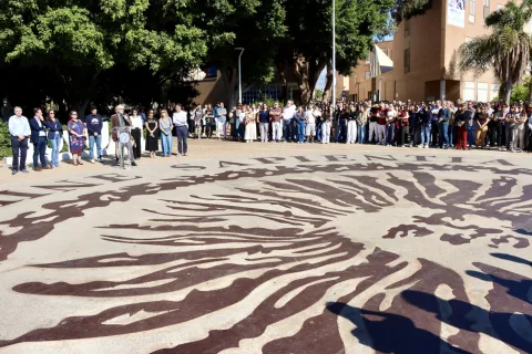 Imagen de la noticia: Medio millar de personas arropan el minuto de silencio de la UAL por Urda