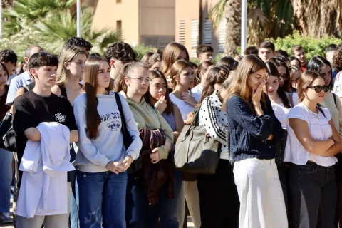 Imagen de la noticia: Medio millar de personas arropan el minuto de silencio de la UAL por Urda
